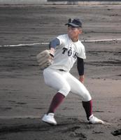 　力投した大阪桐蔭・前田