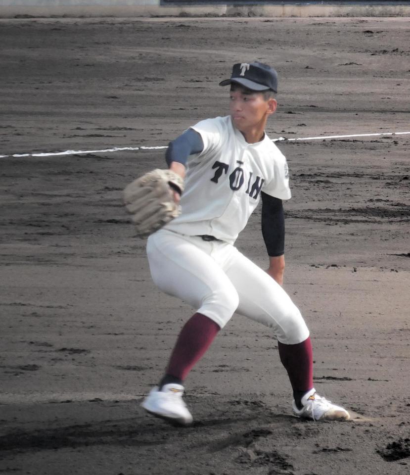 　力投した大阪桐蔭・前田