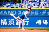 　始球式を行った茅島みずき（©ＹＤＢ）