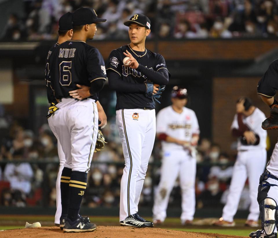 　４回、降板する田嶋（撮影・金田祐二）