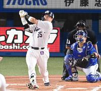 　３日の最終戦で日本選手最多本塁記録を更新するシーズン５６号を放った村上