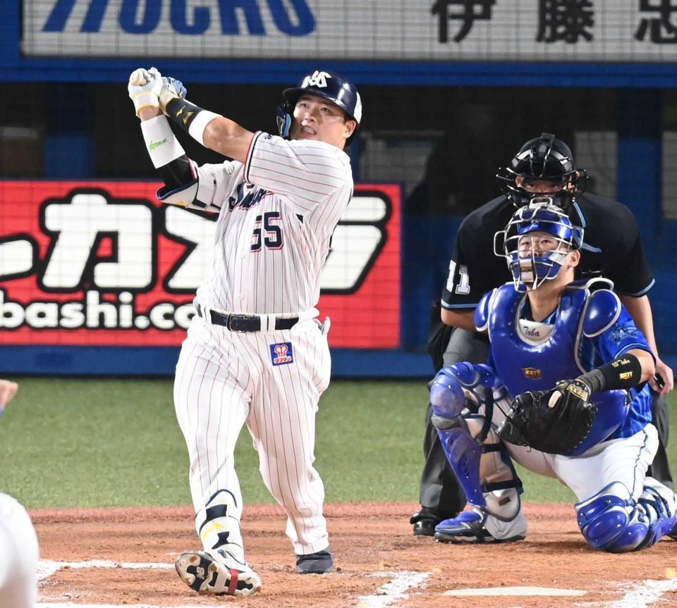 　３日の最終戦で日本選手最多本塁記録を更新するシーズン５６号を放った村上