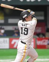 　４回、適時打を放つ甲斐（撮影・北村雅宏）