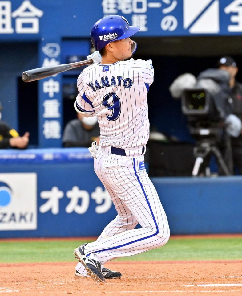 　５回、大和が中前に先制打を放つ