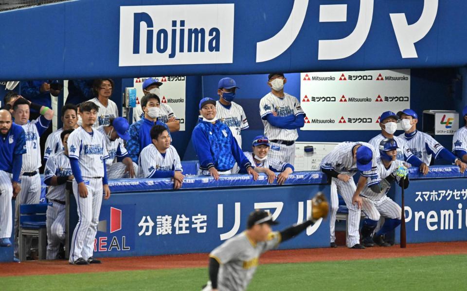 　阪神に敗れてＣＳファイナル進出を逃して沈んだ雰囲気のＤｅＮＡベンチ
