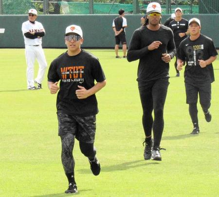 　２０分間走に取り組む大勢（左手前）