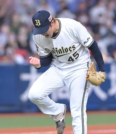 　９回、最後の打者・デスパイネを三振に仕留め、雄たけびを上げる阿部（撮影・高部洋祐）