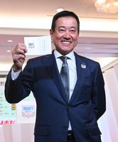 　高松商・浅野翔吾の交渉権を獲得して笑顔を見せる原監督（代表撮影）