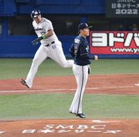 　１回、オスナに適時二塁打を浴びた山本（撮影・佐々木彰尚）