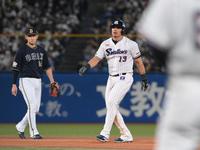 　２回、二塁に進塁したオスナ（撮影・堀内翔）