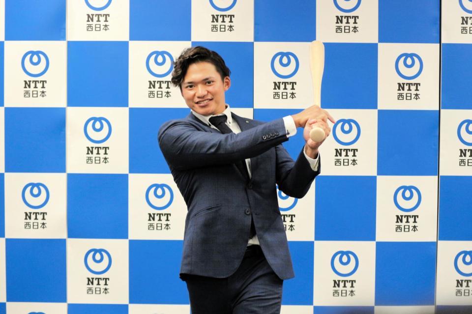 　楽天から指名あいさつを受けたＮＴＴ西日本・平良