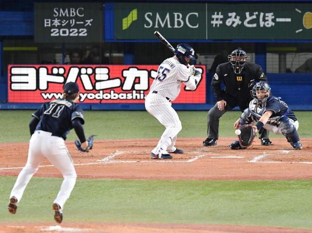 ヤクルト 村上の弾丸ライナーで審判転倒 球場からどよめきも 野球 デイリースポーツ Online