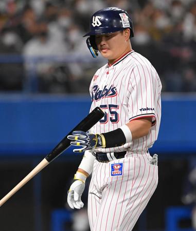 　２回、見逃し三振に倒れた村上（撮影・堀内翔）