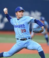 　５回途中から登板する大阪ガス・河野（撮影・北村雅宏）