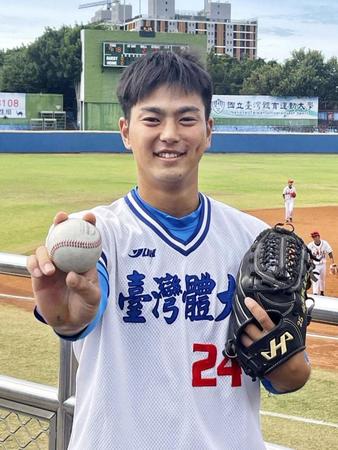 　楽天の指名あいさつを受け、ポーズを取る永田（球団提供）