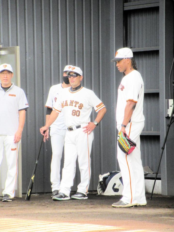 巨人・ウォーカーがブルペンで特訓 送球向上へスローモーション解析「良くなっていると思ってます」/野球/デイリースポーツ online