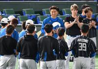 　あいさつする加藤豪（撮影・高石航平）