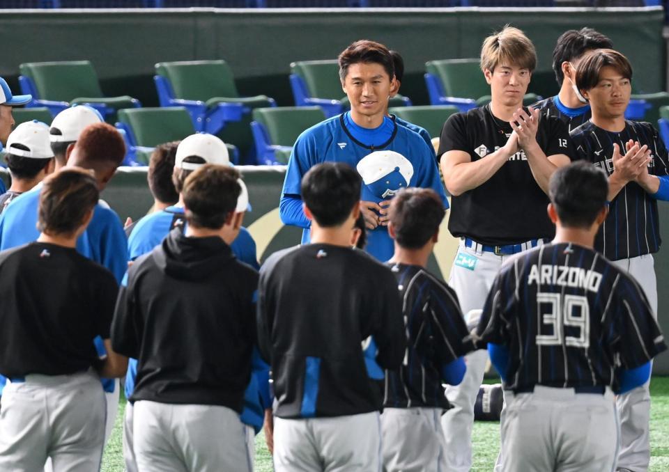 　あいさつする加藤豪（撮影・高石航平）