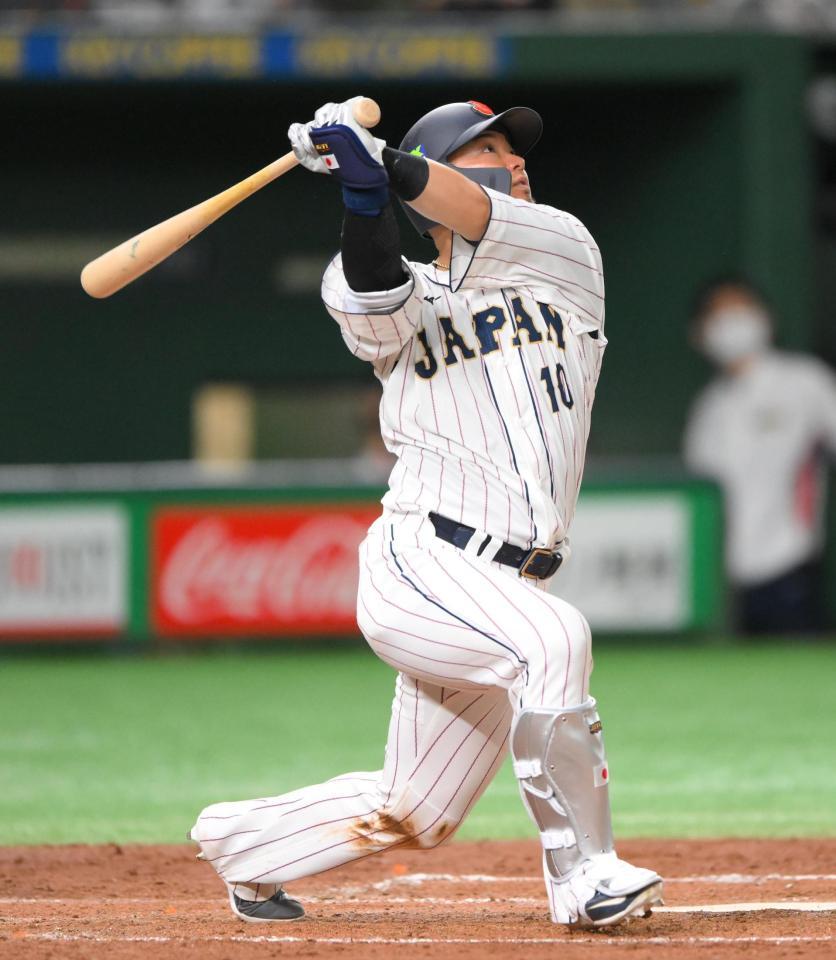 侍ジャパンの正捕手だ！森友哉が豪快アーチ 右翼席上段へ逆転2ラン