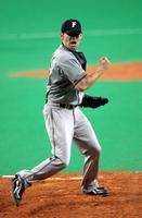 　中日との日本シリーズで三振に仕留めガッツポーズする日本ハム時代のマイケル中村＝２００６年１０月