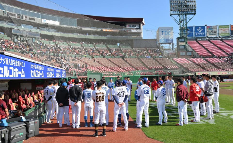 　合同トライアウトに挑む選手たち（撮影・伊藤笙子）