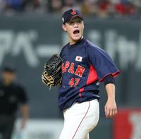 　５回、ホワイトフィールドを三振に仕留め、ほえる高橋奎（撮影・中島達哉）