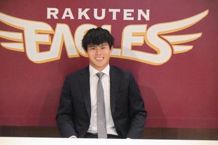 　増額で更改した山崎（代表撮影）