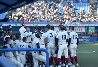 　試合前、円陣を組む大阪桐蔭ナイン（撮影・開出牧）