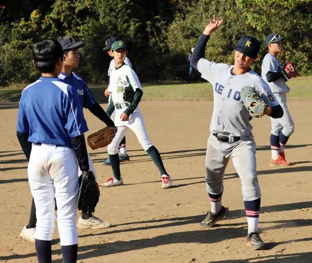 慶大野球部が中学生に野球教室　清原氏長男、正吾内野手もＨＲダービーで豪快アーチ「童心に返る機会に」