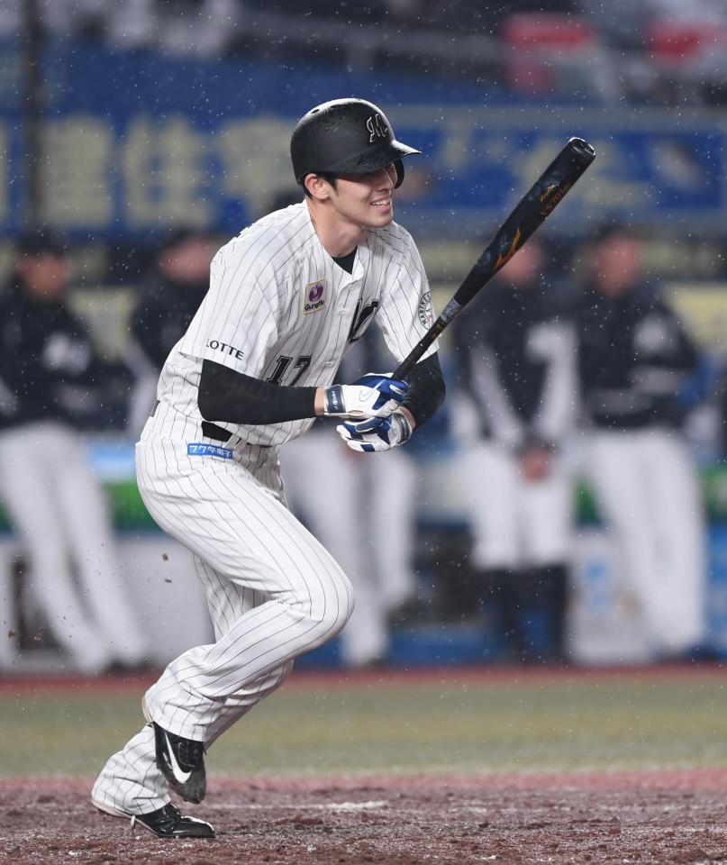 ロッテ・佐々木朗希 予告ホームランも遊ゴロ 白黒野球対決で野手が次々と140キロ超 野球 デイリースポーツ Online