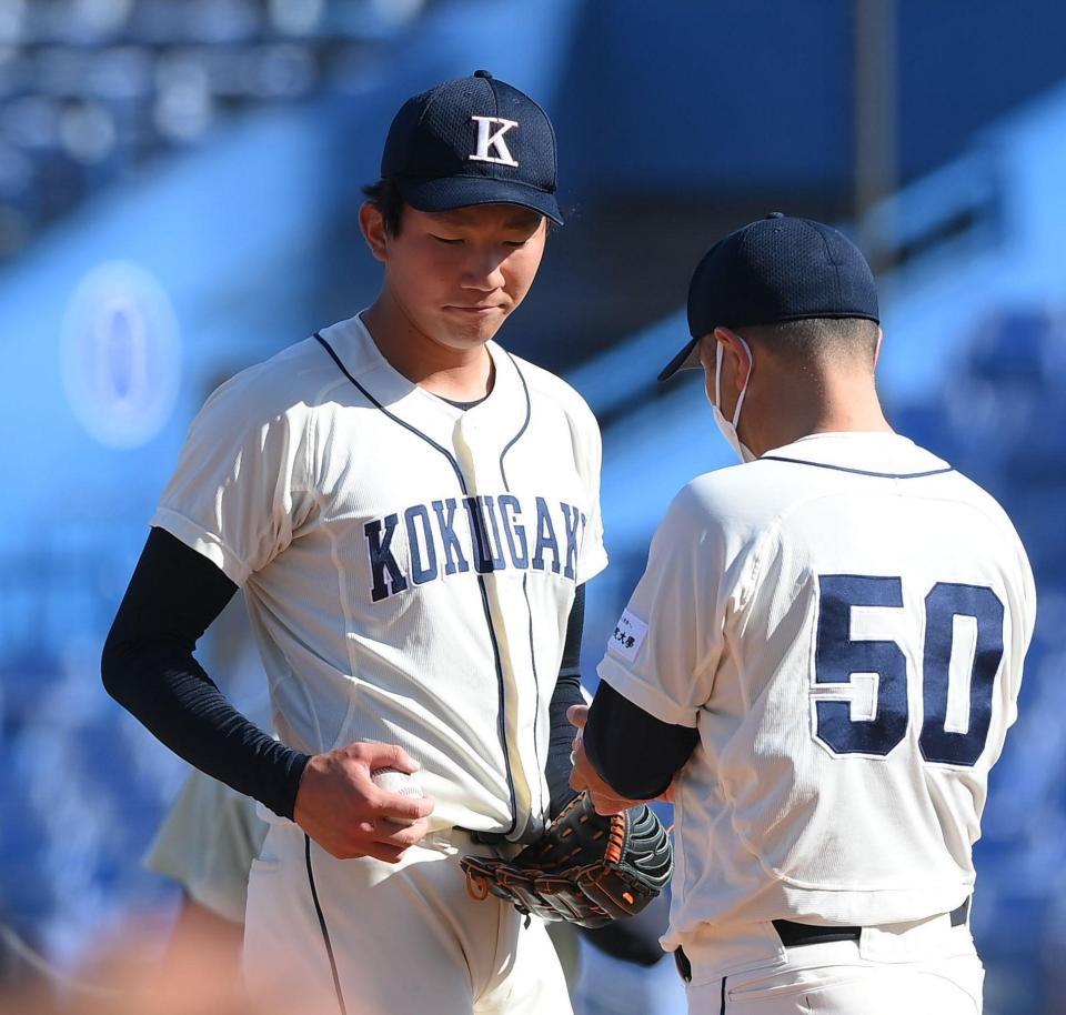 　６回途中、降板する国学院大・田中千晴（撮影・堀内翔）