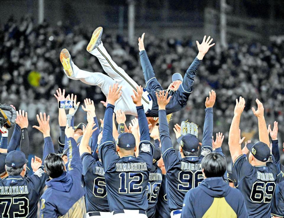 　日本一となり胴上げされるオリックス・中嶋監督＝１０月３０日撮影