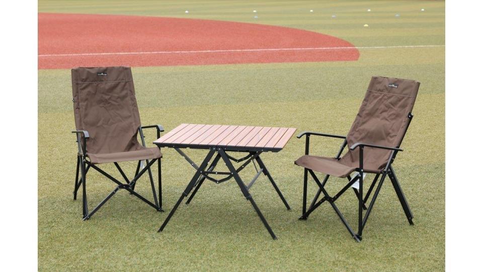 　新たに設置されるアウトドア「ｏｇａｗａキャンプＢＯＸ」シート（球団提供）