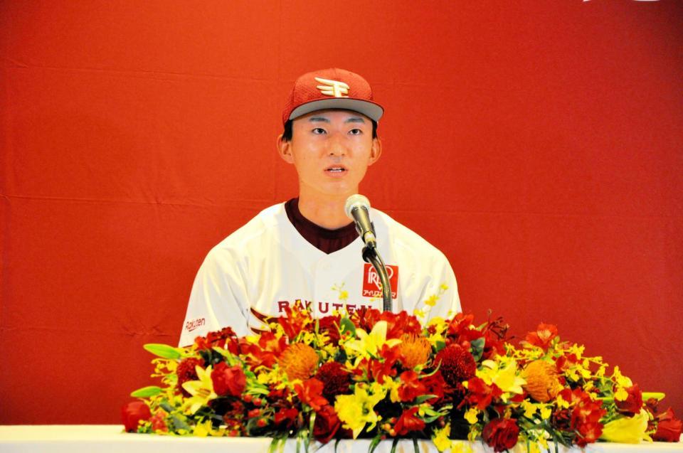 　入団会見に臨んだドラフト１位の荘司（代表撮影）