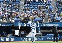 　来季もＤｅＮＡの一員として戦うことを発表した山崎（撮影・高石航平）