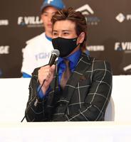 　新入団選手発表会見に出席した新庄監督（撮影・中島達哉）