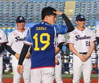 　日本代表・酒井宏樹のユニホームを着る塩見（撮影・堀内翔）