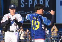 　日本代表・酒井宏樹のユニホームを着る塩見（撮影・堀内翔）