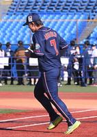 　背番号７を披露した長岡（撮影・堀内翔）