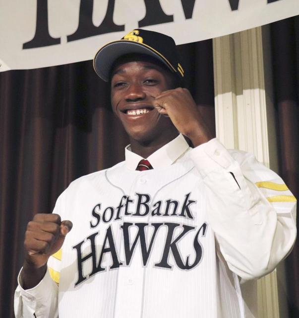 ソフトバンク・ドラ１イヒネ活躍誓う　球団“世界一のショート”期待「応えられるように」