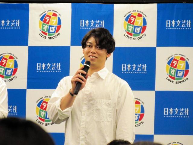 巨人・高梨がトークショー　ファンに結婚も報告　集客に不安抱くも「満員で、ありがとうございます！」