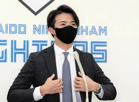 　上沢が契約を更改。来オフのメジャー挑戦を表明（代表撮影）