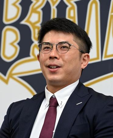 　契約を更改した若月（撮影・山口登）