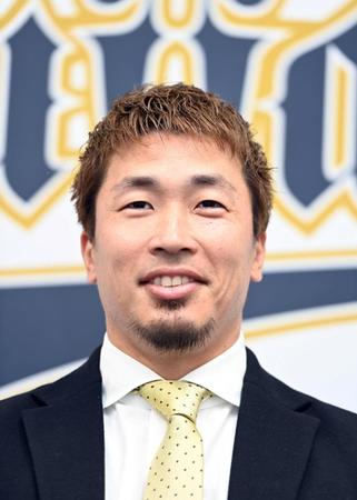 　契約を更改した安達（撮影・山口登）