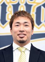 　契約を更改した安達（撮影・山口登）