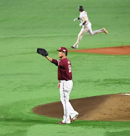 　対ソフトバンク６回戦の１回、柳田に先制ソロを許す田中＝６月１７日