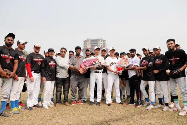 巨人 会田ファームディレクターらがバングラデシュで代表チームに野球指導 野球 デイリースポーツ Online