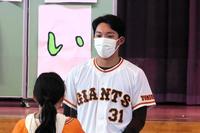 　母校・池尻小を訪問した赤星