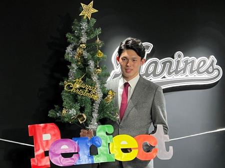 　５０００万増で契約を更改した佐々木朗（代表撮影）