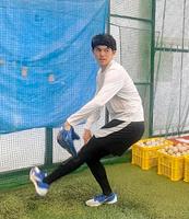 ＷＢＣ球で練習に励む佐々木朗（球団提供）